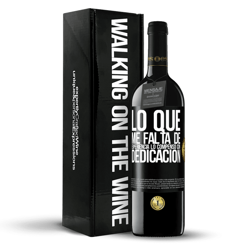 39,95 € Envío gratis | Vino Tinto Edición RED MBE Reserva Lo que me falta de experiencia lo compenso con dedicación Etiqueta Negra. Etiqueta personalizable Reserva 12 Meses Cosecha 2015 Tempranillo