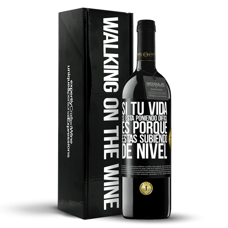 39,95 € Envío gratis | Vino Tinto Edición RED MBE Reserva Si tu vida se está poniendo difícil, es porque estás subiendo de nivel Etiqueta Negra. Etiqueta personalizable Reserva 12 Meses Cosecha 2016 Tempranillo
