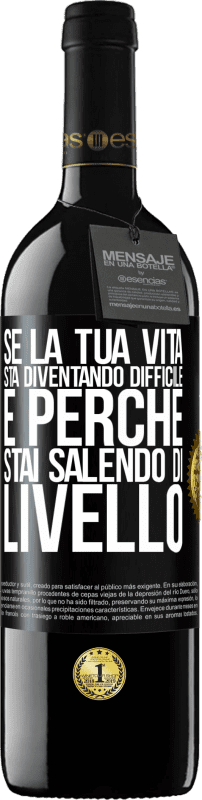 39,95 € Spedizione Gratuita | Vino rosso Edizione RED MBE Riserva Se la tua vita sta diventando difficile, è perché stai salendo di livello Etichetta Nera. Etichetta personalizzabile Riserva 12 Mesi Raccogliere 2016 Tempranillo