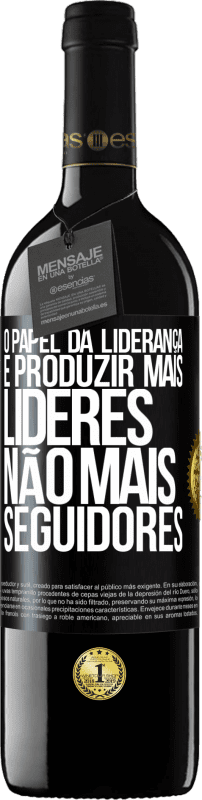 39,95 € Envio grátis | Vinho tinto Edição RED MBE Reserva O papel da liderança é produzir mais líderes, não mais seguidores Etiqueta Preta. Etiqueta personalizável Reserva 12 Meses Colheita 2015 Tempranillo