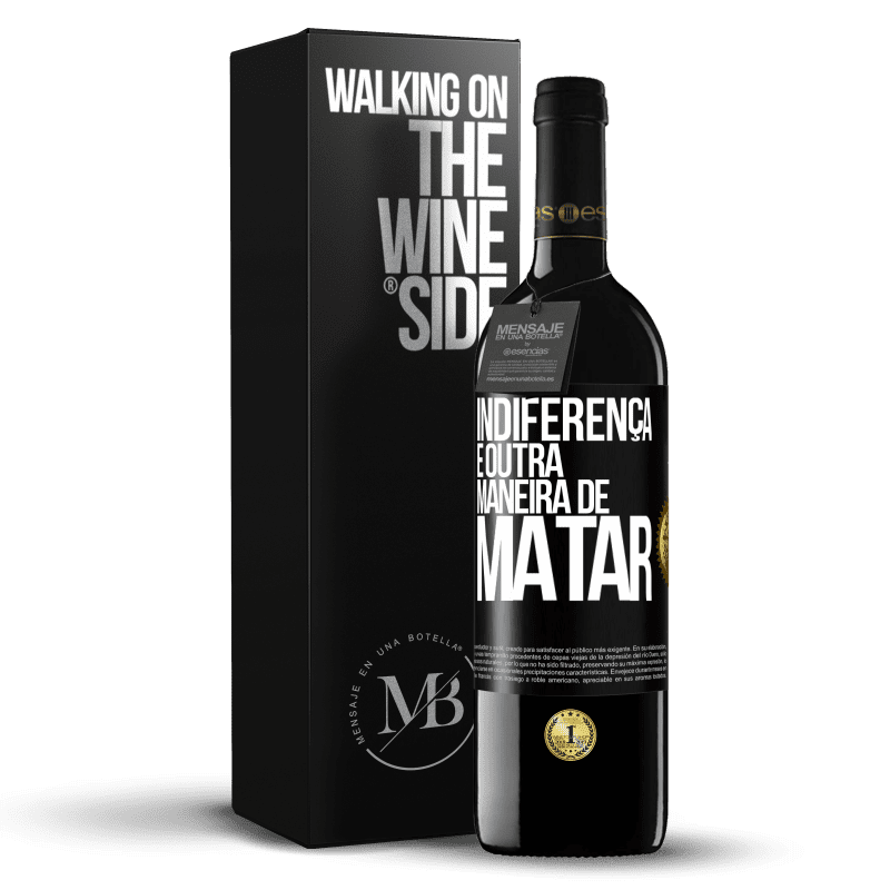 39,95 € Envio grátis | Vinho tinto Edição RED MBE Reserva Indiferença é outra maneira de matar Etiqueta Preta. Etiqueta personalizável Reserva 12 Meses Colheita 2016 Tempranillo