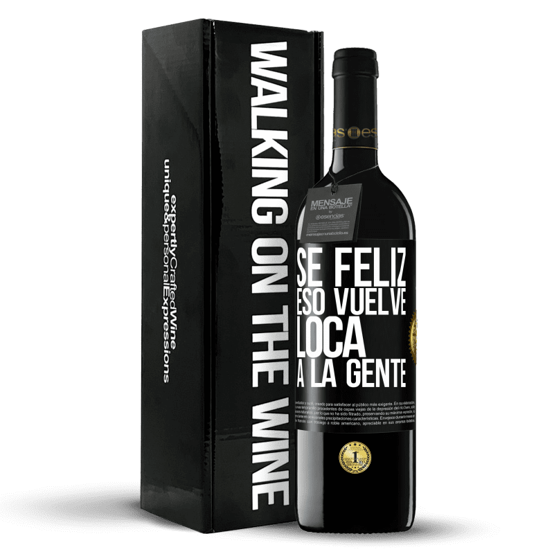 39,95 € Envío gratis | Vino Tinto Edición RED MBE Reserva Sé feliz. Eso vuelve loca a la gente Etiqueta Negra. Etiqueta personalizable Reserva 12 Meses Cosecha 2016 Tempranillo