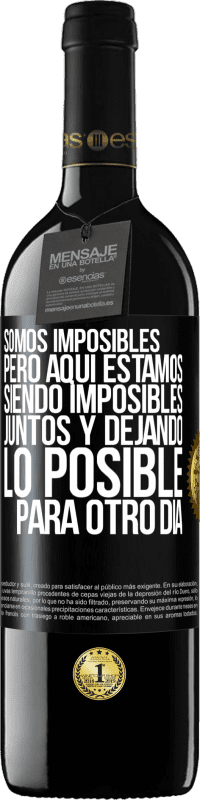 39,95 € | Vino Tinto Edición RED MBE Reserva Somos imposibles, pero aquí estamos, siendo imposibles juntos y dejando lo posible para otro día Etiqueta Negra. Etiqueta personalizable Reserva 12 Meses Cosecha 2015 Tempranillo