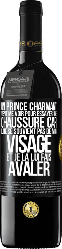 39,95 € | Vin rouge Édition RED MBE Réserve Un prince charmant vient me voir pour essayer une chaussure car il ne se souvient pas de mon visage et je la lui fais avaler Étiquette Noire. Étiquette personnalisable Réserve 12 Mois Récolte 2015 Tempranillo