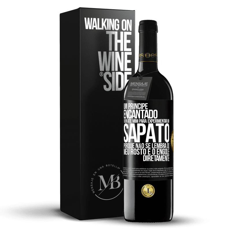 39,95 € Envio grátis | Vinho tinto Edição RED MBE Reserva Um príncipe encantado vem até mim para experimentar um sapato porque não se lembra do meu rosto e o engole diretamente Etiqueta Preta. Etiqueta personalizável Reserva 12 Meses Colheita 2014 Tempranillo