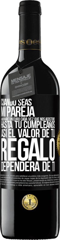 39,95 € Envío gratis | Vino Tinto Edición RED MBE Reserva Cuando seas mi pareja, ahorraré un euro cada vez que nos acostemos hasta tu cumpleaños, así el valor de tu regalo dependerá Etiqueta Negra. Etiqueta personalizable Reserva 12 Meses Cosecha 2016 Tempranillo
