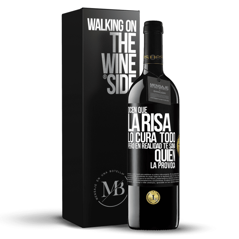 39,95 € Envío gratis | Vino Tinto Edición RED MBE Reserva Dicen que la risa lo cura todo, pero en realidad te sana quien la provoca Etiqueta Negra. Etiqueta personalizable Reserva 12 Meses Cosecha 2014 Tempranillo