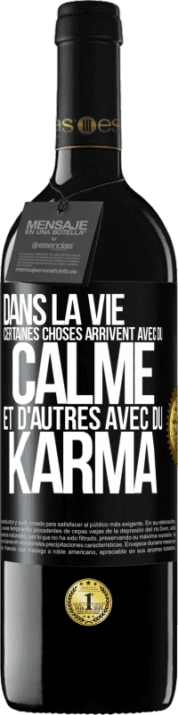 Envoi gratuit | Vin rouge Édition RED MBE Réserve Dans la vie, certaines choses arrivent avec du calme et d'autres avec du karma Étiquette Noire. Étiquette personnalisable Réserve 12 Mois Récolte 2014 Tempranillo