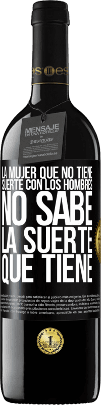 39,95 € Envío gratis | Vino Tinto Edición RED MBE Reserva La mujer que no tiene suerte con los hombres no sabe la suerte que tiene Etiqueta Negra. Etiqueta personalizable Reserva 12 Meses Cosecha 2016 Tempranillo