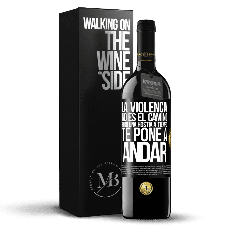 39,95 € Envío gratis | Vino Tinto Edición RED MBE Reserva La violencia no es el camino, pero una hostia a tiempo te pone a andar Etiqueta Negra. Etiqueta personalizable Reserva 12 Meses Cosecha 2014 Tempranillo