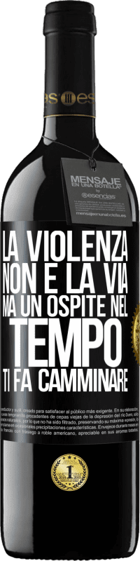 39,95 € Spedizione Gratuita | Vino rosso Edizione RED MBE Riserva La violenza non è la via, ma un ospite nel tempo ti fa camminare Etichetta Nera. Etichetta personalizzabile Riserva 12 Mesi Raccogliere 2014 Tempranillo