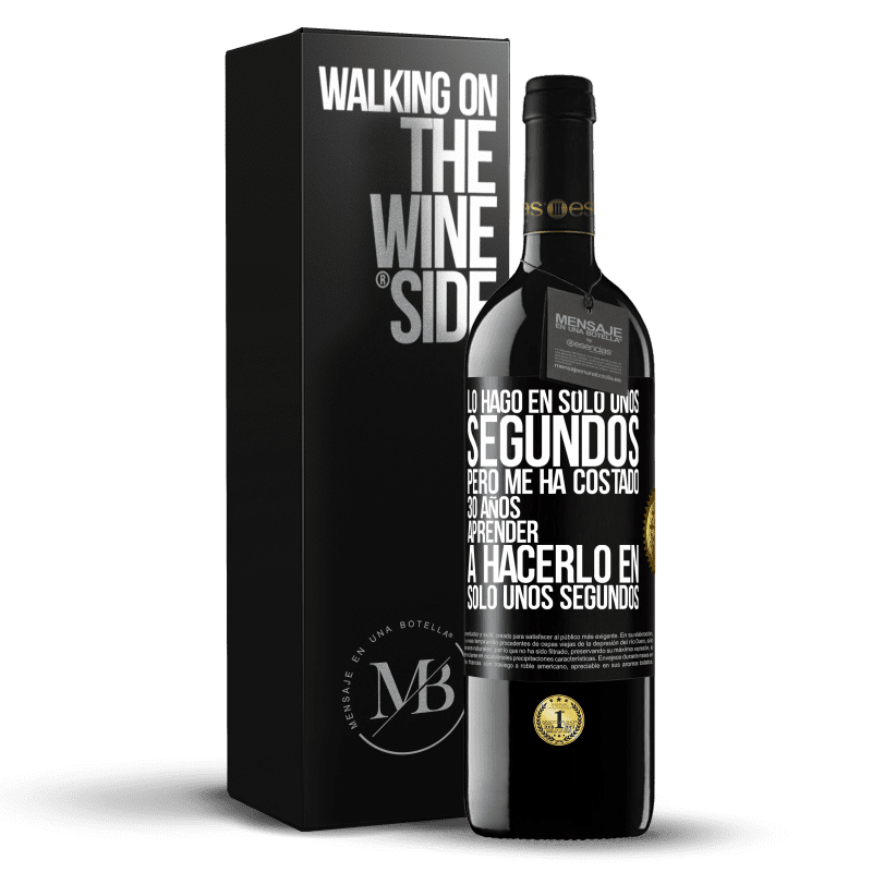 39,95 € Envío gratis | Vino Tinto Edición RED MBE Reserva Lo hago en solo unos segundos, pero me ha costado 30 años aprender a hacerlo en solo unos segundos Etiqueta Negra. Etiqueta personalizable Reserva 12 Meses Cosecha 2014 Tempranillo