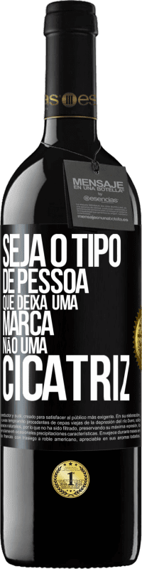 39,95 € Envio grátis | Vinho tinto Edição RED MBE Reserva Seja o tipo de pessoa que deixa uma marca, não uma cicatriz Etiqueta Preta. Etiqueta personalizável Reserva 12 Meses Colheita 2016 Tempranillo