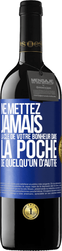 39,95 € | Vin rouge Édition RED MBE Réserve Ne mettez jamais la clé de votre bonheur dans la poche de quelqu'un d'autre Étiquette Bleue. Étiquette personnalisable Réserve 12 Mois Récolte 2015 Tempranillo