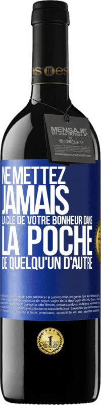 39,95 € | Vin rouge Édition RED MBE Réserve Ne mettez jamais la clé de votre bonheur dans la poche de quelqu'un d'autre Étiquette Bleue. Étiquette personnalisable Réserve 12 Mois Récolte 2016 Tempranillo