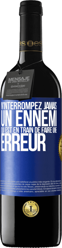 39,95 € | Vin rouge Édition RED MBE Réserve N'interrompez jamais un ennemi qui est en train de faire une erreur Étiquette Bleue. Étiquette personnalisable Réserve 12 Mois Récolte 2015 Tempranillo