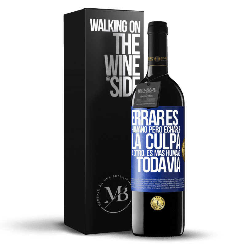39,95 € Envío gratis | Vino Tinto Edición RED MBE Reserva Errar es humano...pero echarle la culpa a otro, es más humano todavía Etiqueta Azul. Etiqueta personalizable Reserva 12 Meses Cosecha 2016 Tempranillo