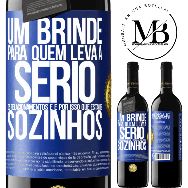 39,95 € Envio grátis | Vinho tinto Edição RED MBE Reserva Um brinde para quem leva a sério os relacionamentos e é por isso que estamos sozinhos Etiqueta Azul. Etiqueta personalizável Reserva 12 Meses Colheita 2016 Tempranillo