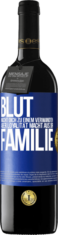 39,95 € | Rotwein RED Ausgabe MBE Reserve Blut macht dich zu einem Verwandten, aber Loyalität macht aus dir Familie Blaue Markierung. Anpassbares Etikett Reserve 12 Monate Ernte 2015 Tempranillo