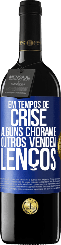 39,95 € | Vinho tinto Edição RED MBE Reserva Em tempos de crise, alguns choram e outros vendem lenços Etiqueta Azul. Etiqueta personalizável Reserva 12 Meses Colheita 2015 Tempranillo