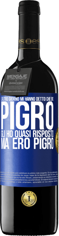 39,95 € | Vino rosso Edizione RED MBE Riserva L'altro giorno mi hanno detto che ero pigro, gli ho quasi risposto, ma ero pigro Etichetta Blu. Etichetta personalizzabile Riserva 12 Mesi Raccogliere 2015 Tempranillo