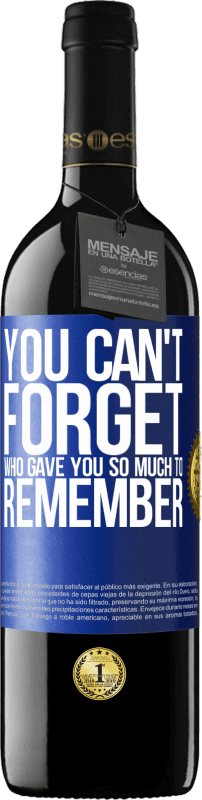 39,95 € | Red Wine RED Edition MBE Reserve You can't forget who gave you so much to remember Blue Label. Customizable label Reserve 12 Months Harvest 2014 Tempranillo