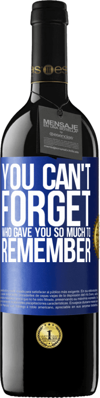 39,95 € Free Shipping | Red Wine RED Edition MBE Reserve You can't forget who gave you so much to remember Blue Label. Customizable label Reserve 12 Months Harvest 2016 Tempranillo