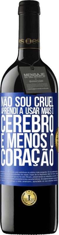 39,95 € | Vinho tinto Edição RED MBE Reserva Não sou cruel, aprendi a usar mais o cérebro e menos o coração Etiqueta Azul. Etiqueta personalizável Reserva 12 Meses Colheita 2016 Tempranillo