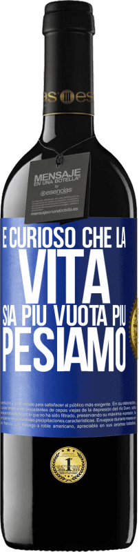39,95 € Spedizione Gratuita | Vino rosso Edizione RED MBE Riserva È curioso che la vita sia più vuota, più pesiamo Etichetta Blu. Etichetta personalizzabile Riserva 12 Mesi Raccogliere 2016 Tempranillo