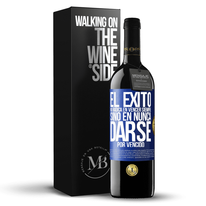 39,95 € Envío gratis | Vino Tinto Edición RED MBE Reserva El éxito no radica en vencer siempre, sino en nunca darse por vencido Etiqueta Azul. Etiqueta personalizable Reserva 12 Meses Cosecha 2015 Tempranillo