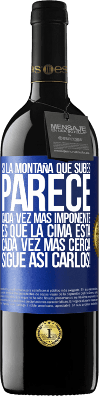 39,95 € | Vino Tinto Edición RED MBE Reserva Si la montaña que subes parece cada vez más imponente, es que la cima está cada vez más cerca. Sigue así Carlos! Etiqueta Azul. Etiqueta personalizable Reserva 12 Meses Cosecha 2015 Tempranillo