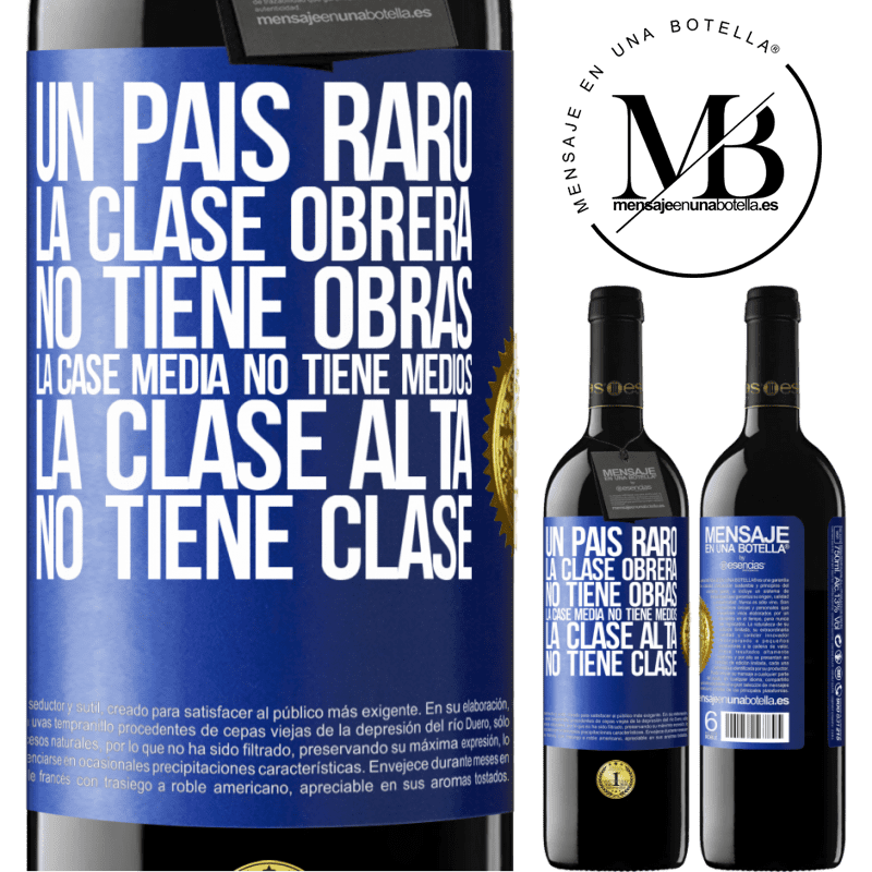 39,95 € Envío gratis | Vino Tinto Edición RED MBE Reserva Un país raro: la clase obrera no tiene obras, la case media no tiene medios, la clase alta no tiene clase Etiqueta Azul. Etiqueta personalizable Reserva 12 Meses Cosecha 2016 Tempranillo