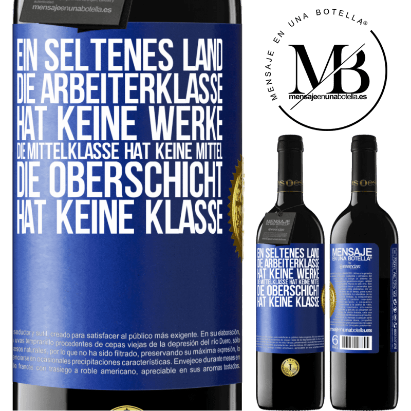 39,95 € Kostenloser Versand | Rotwein RED Ausgabe MBE Reserve Ein seltsames Land: Die Arbeiterklasse hat keine Arbeit, die Mittelschicht hat keine Mittel, die oberste Klasse hat keine Klasse Blaue Markierung. Anpassbares Etikett Reserve 12 Monate Ernte 2016 Tempranillo