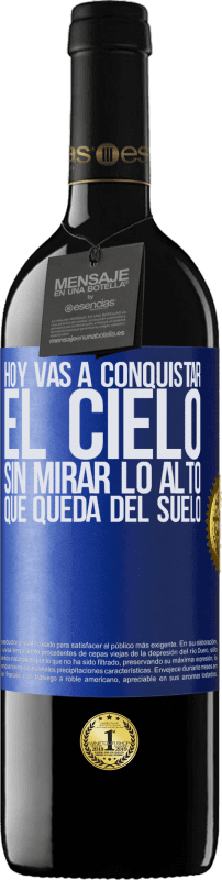 39,95 € Envío gratis | Vino Tinto Edición RED MBE Reserva Hoy vas a conquistar el cielo, sin mirar lo alto que queda del suelo Etiqueta Azul. Etiqueta personalizable Reserva 12 Meses Cosecha 2016 Tempranillo