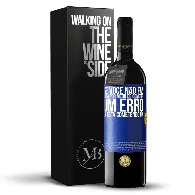 39,95 € Envio grátis | Vinho tinto Edição RED MBE Reserva Se você não faz nada por medo de cometer um erro, já está cometendo um Etiqueta Azul. Etiqueta personalizável Reserva 12 Meses Colheita 2015 Tempranillo