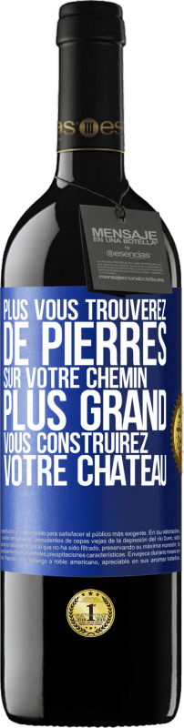 39,95 € | Vin rouge Édition RED MBE Réserve Plus vous trouverez de pierres sur votre chemin, plus grand vous construirez votre château Étiquette Bleue. Étiquette personnalisable Réserve 12 Mois Récolte 2015 Tempranillo