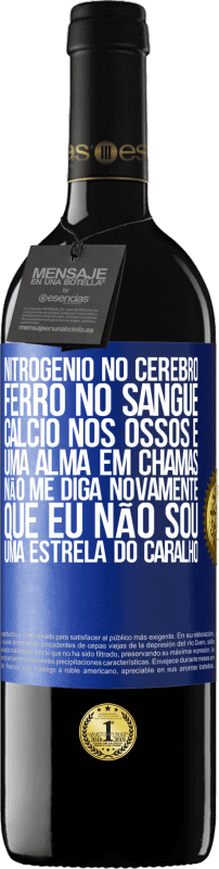 39,95 € | Vinho tinto Edição RED MBE Reserva Nitrogênio no cérebro, ferro no sangue, cálcio nos ossos e uma alma em chamas. Não me diga novamente que eu não sou uma Etiqueta Azul. Etiqueta personalizável Reserva 12 Meses Colheita 2015 Tempranillo