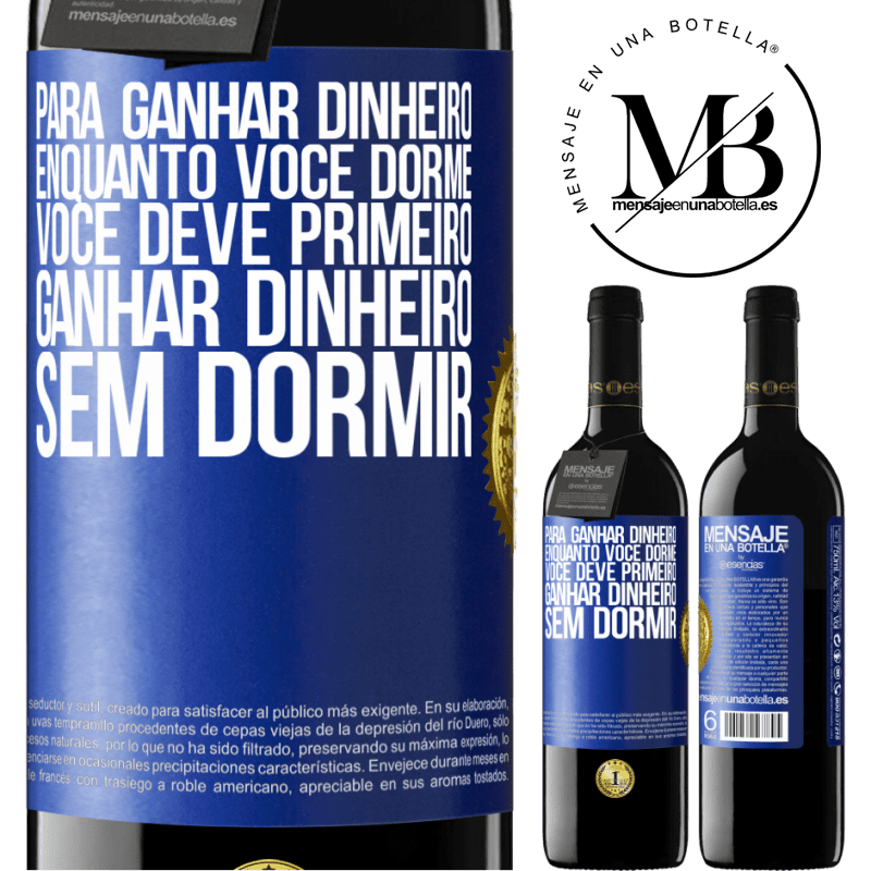 39,95 € Envio grátis | Vinho tinto Edição RED MBE Reserva Para ganhar dinheiro enquanto você dorme, você deve primeiro ganhar dinheiro sem dormir Etiqueta Azul. Etiqueta personalizável Reserva 12 Meses Colheita 2016 Tempranillo