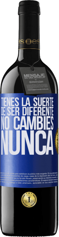 39,95 € | Vino Tinto Edición RED MBE Reserva Tienes la suerte de ser diferente. No cambies nunca Etiqueta Azul. Etiqueta personalizable Reserva 12 Meses Cosecha 2015 Tempranillo