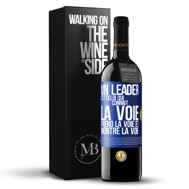 39,95 € Envoi gratuit | Vin rouge Édition RED MBE Réserve Un leader est celui qui connaît la voie, prend la voie et montre la voie Étiquette Bleue. Étiquette personnalisable Réserve 12 Mois Récolte 2015 Tempranillo