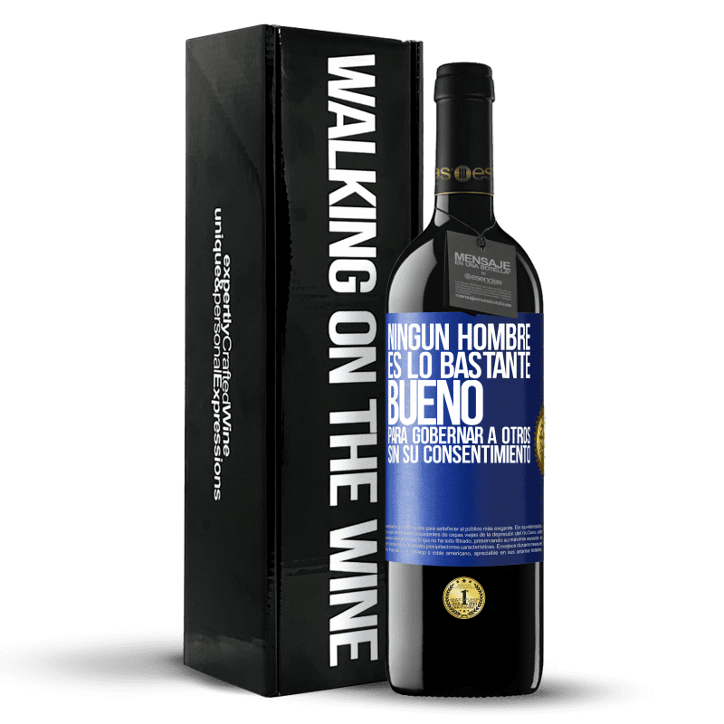 39,95 € Envío gratis | Vino Tinto Edición RED MBE Reserva Ningún hombre es lo bastante bueno para gobernar a otros sin su consentimiento Etiqueta Azul. Etiqueta personalizable Reserva 12 Meses Cosecha 2016 Tempranillo