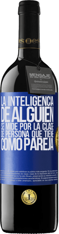 39,95 € | Vino Tinto Edición RED MBE Reserva La inteligencia de alguien se mide por la clase de persona que tiene como pareja Etiqueta Azul. Etiqueta personalizable Reserva 12 Meses Cosecha 2015 Tempranillo