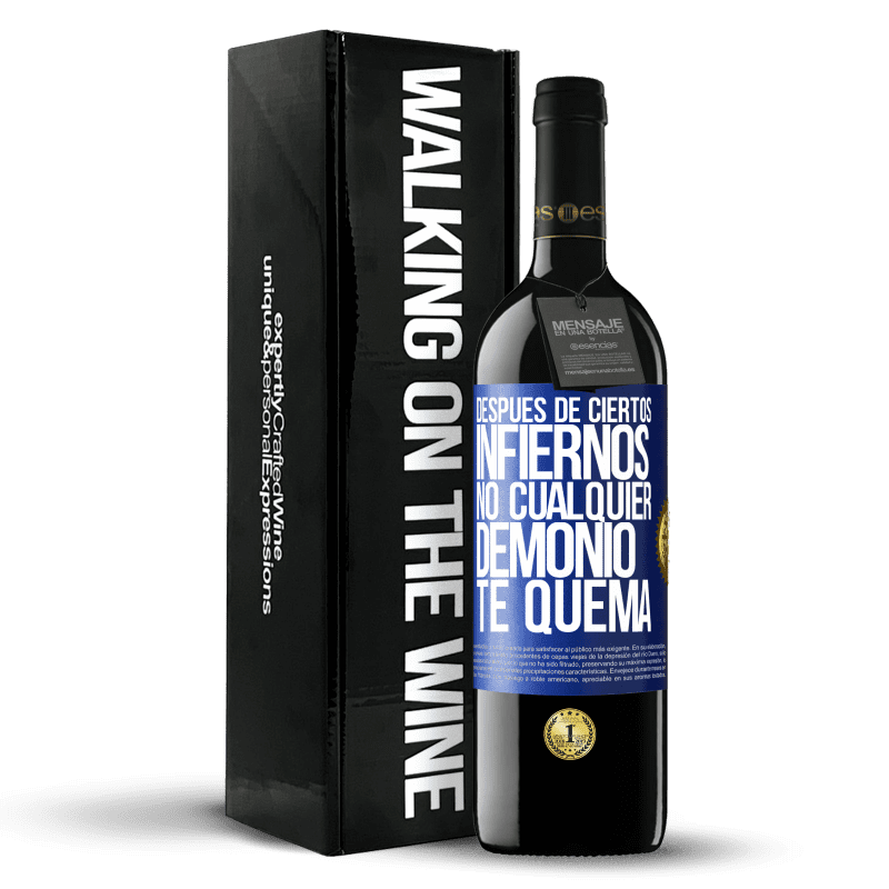 39,95 € Envío gratis | Vino Tinto Edición RED MBE Reserva Después de ciertos infiernos, no cualquier demonio te quema Etiqueta Azul. Etiqueta personalizable Reserva 12 Meses Cosecha 2015 Tempranillo