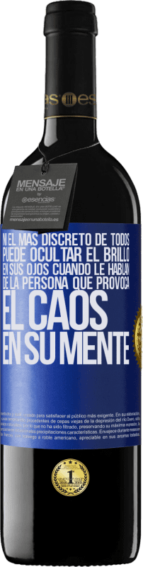 39,95 € | Vino Tinto Edición RED MBE Reserva Ni el más discreto de todos puede ocultar el brillo en sus ojos cuando le hablan de la persona que provoca el caos en su Etiqueta Azul. Etiqueta personalizable Reserva 12 Meses Cosecha 2015 Tempranillo