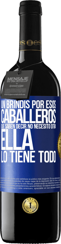39,95 € | Vino Tinto Edición RED MBE Reserva Un brindis por esos caballeros que saben decir No necesito otra, ella lo tiene todo Etiqueta Azul. Etiqueta personalizable Reserva 12 Meses Cosecha 2016 Tempranillo