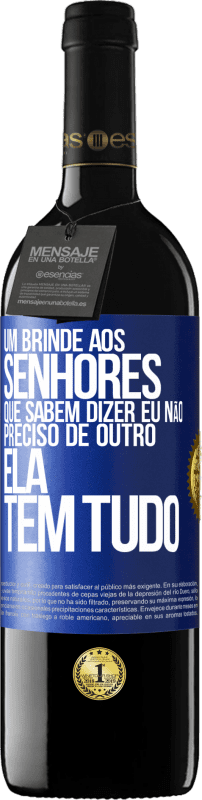 39,95 € | Vinho tinto Edição RED MBE Reserva Um brinde aos senhores que sabem dizer eu não preciso de outro, ela tem tudo Etiqueta Azul. Etiqueta personalizável Reserva 12 Meses Colheita 2015 Tempranillo