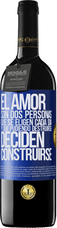 39,95 € Envío gratis | Vino Tinto Edición RED MBE Reserva El amor son dos personas que se eligen cada día, y que pudiendo destruirse, deciden construirse Etiqueta Azul. Etiqueta personalizable Reserva 12 Meses Cosecha 2016 Tempranillo