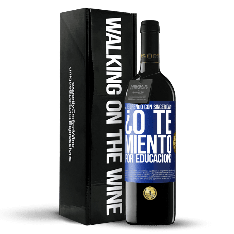 39,95 € Envío gratis | Vino Tinto Edición RED MBE Reserva ¿Te ofendo con sinceridad? ¿O te miento por educación? Etiqueta Azul. Etiqueta personalizable Reserva 12 Meses Cosecha 2015 Tempranillo