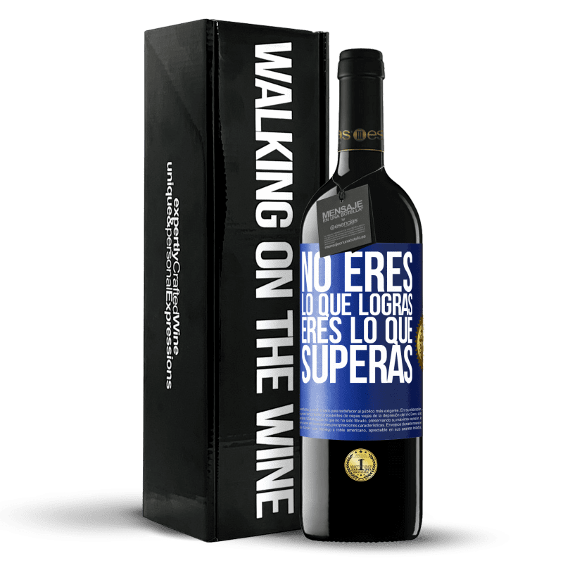 39,95 € Envío gratis | Vino Tinto Edición RED MBE Reserva No eres lo que logras. Eres lo que superas Etiqueta Azul. Etiqueta personalizable Reserva 12 Meses Cosecha 2015 Tempranillo