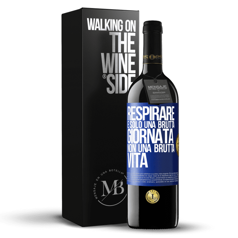 39,95 € Spedizione Gratuita | Vino rosso Edizione RED MBE Riserva Respirare, è solo una brutta giornata, non una brutta vita Etichetta Blu. Etichetta personalizzabile Riserva 12 Mesi Raccogliere 2015 Tempranillo